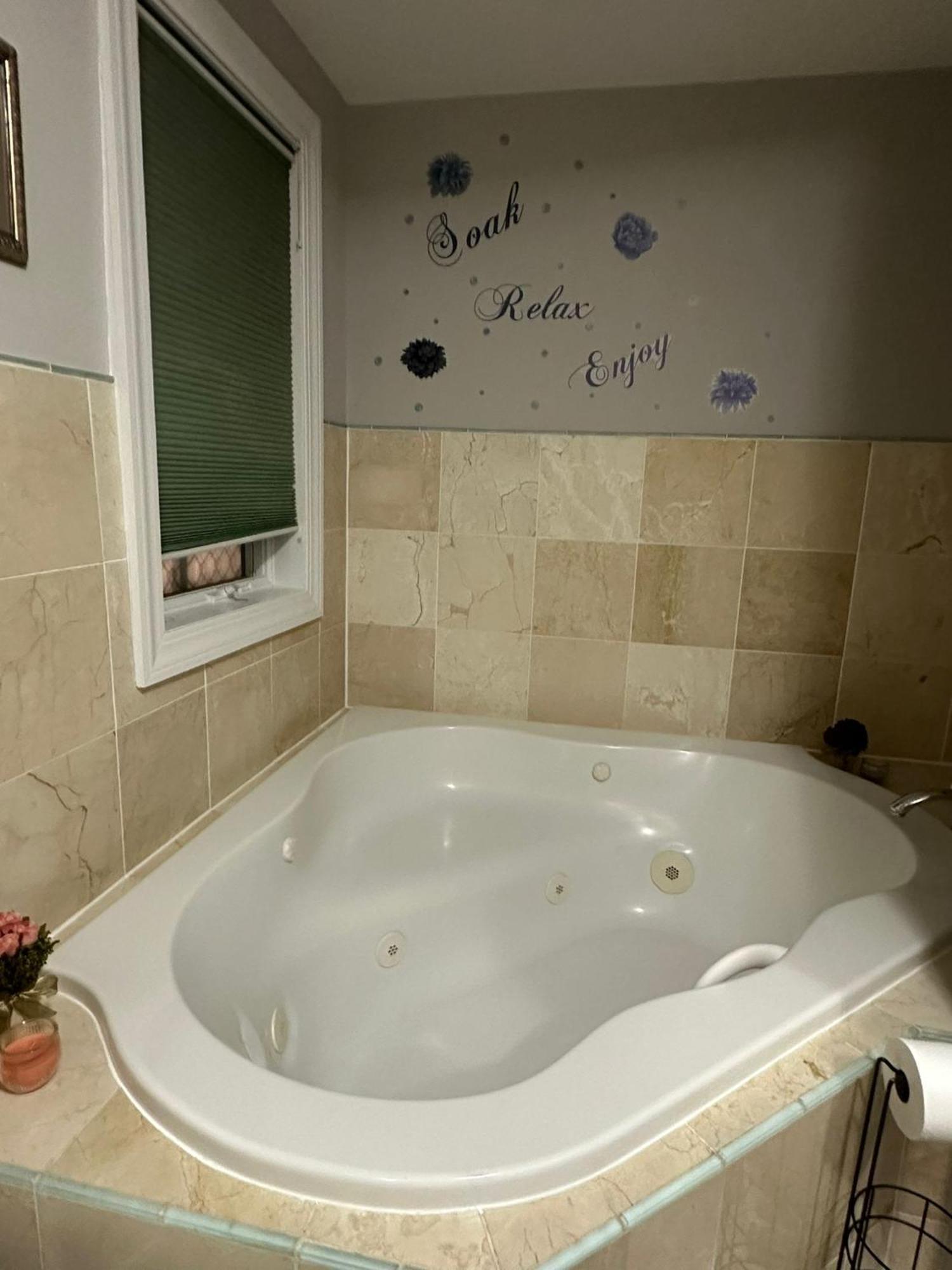 Spacious And Cozy- Near T-Station-Quiet Neighborhood! Malden Exterior foto