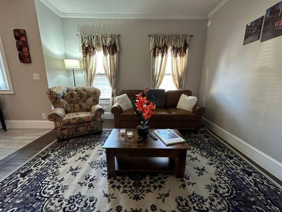 Spacious And Cozy- Near T-Station-Quiet Neighborhood! Malden Exterior foto